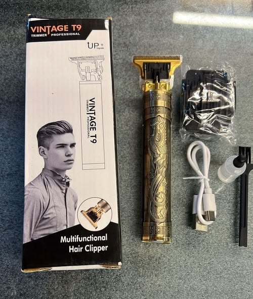 ماشین اصلاح موی سر و صورت خط زن مدل T9 با تیغه استیل ضد زنگ، باتری داخلی، شارژ از طریق USB، مدت استفاده 3 ساعت، همراه برس تمیزکننده، روغن و شانه