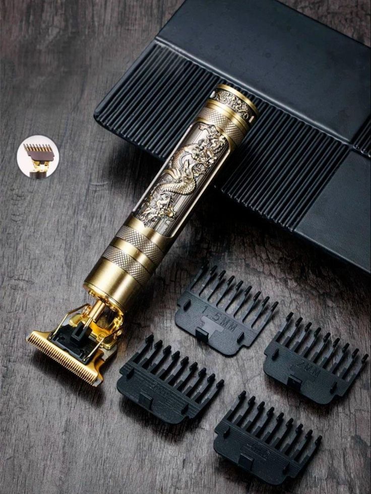 ماشین اصلاح موی سر و صورت خط زن مدل T9 با تیغه استیل ضد زنگ، باتری داخلی، شارژ از طریق USB، مدت استفاده 3 ساعت، همراه برس تمیزکننده، روغن و شانه
