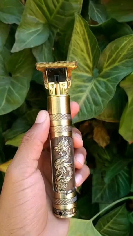 ماشین اصلاح موی سر و صورت خط زن مدل T9 با تیغه استیل ضد زنگ، باتری داخلی، شارژ از طریق USB، مدت استفاده 3 ساعت، همراه برس تمیزکننده، روغن و شانه